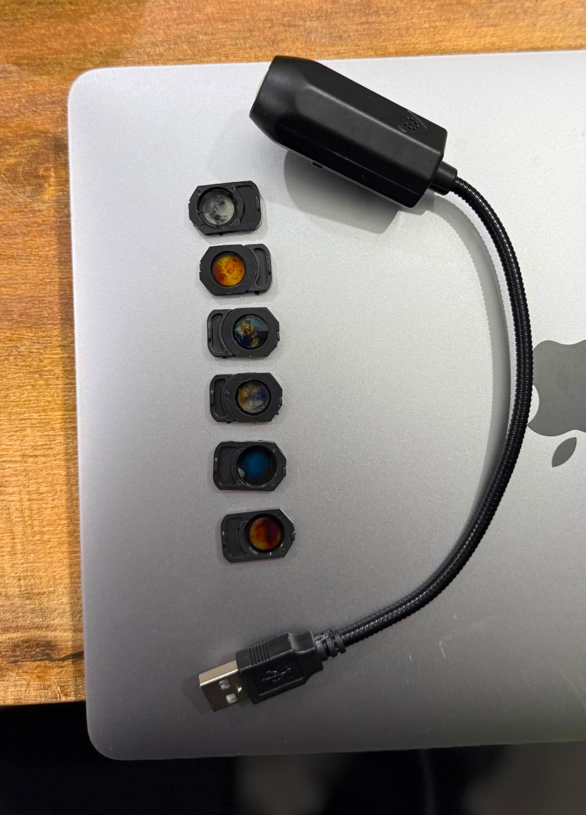 USB Moon & Earth Projector Light – 360° Flexible Gooseneck with 3 Interchangeable Film Slides